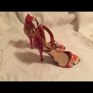 7.5 Mossimo Flower Design Hot Pink Stilleto Heels